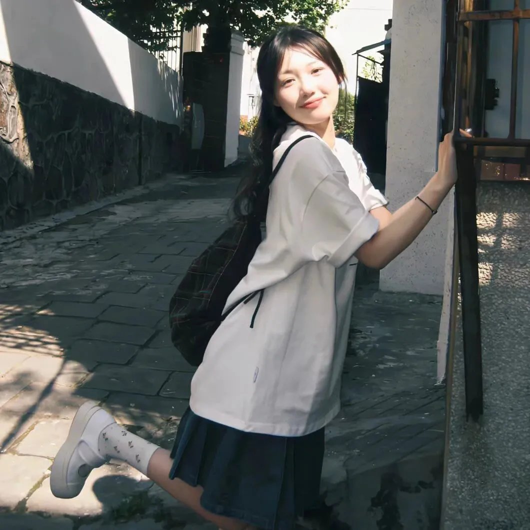 娇娃闹军营 海报